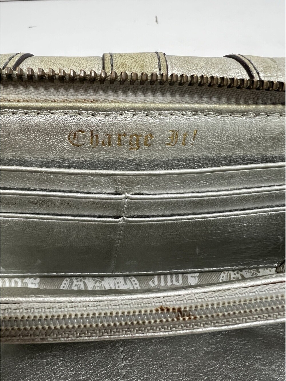Vintage Juicy Couture Wallet In Genuine Leather Silver With Gold Hardware Charm - Picture 8 of 9